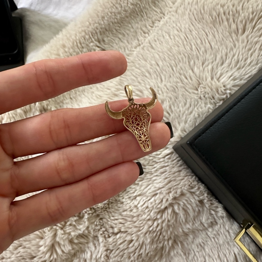 Gold Bull Skull pendant - Picture 6 of 7